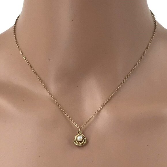 Vintage Sarah Coventry Pendant Necklace Gold Tone Faux Pearl Accent - Picture 1 of 2